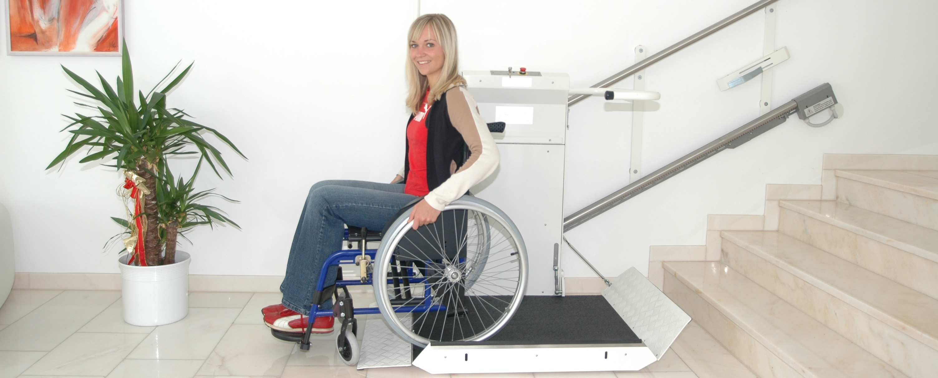 Подъемный механизм для инвалидов колясочников по лестнице
